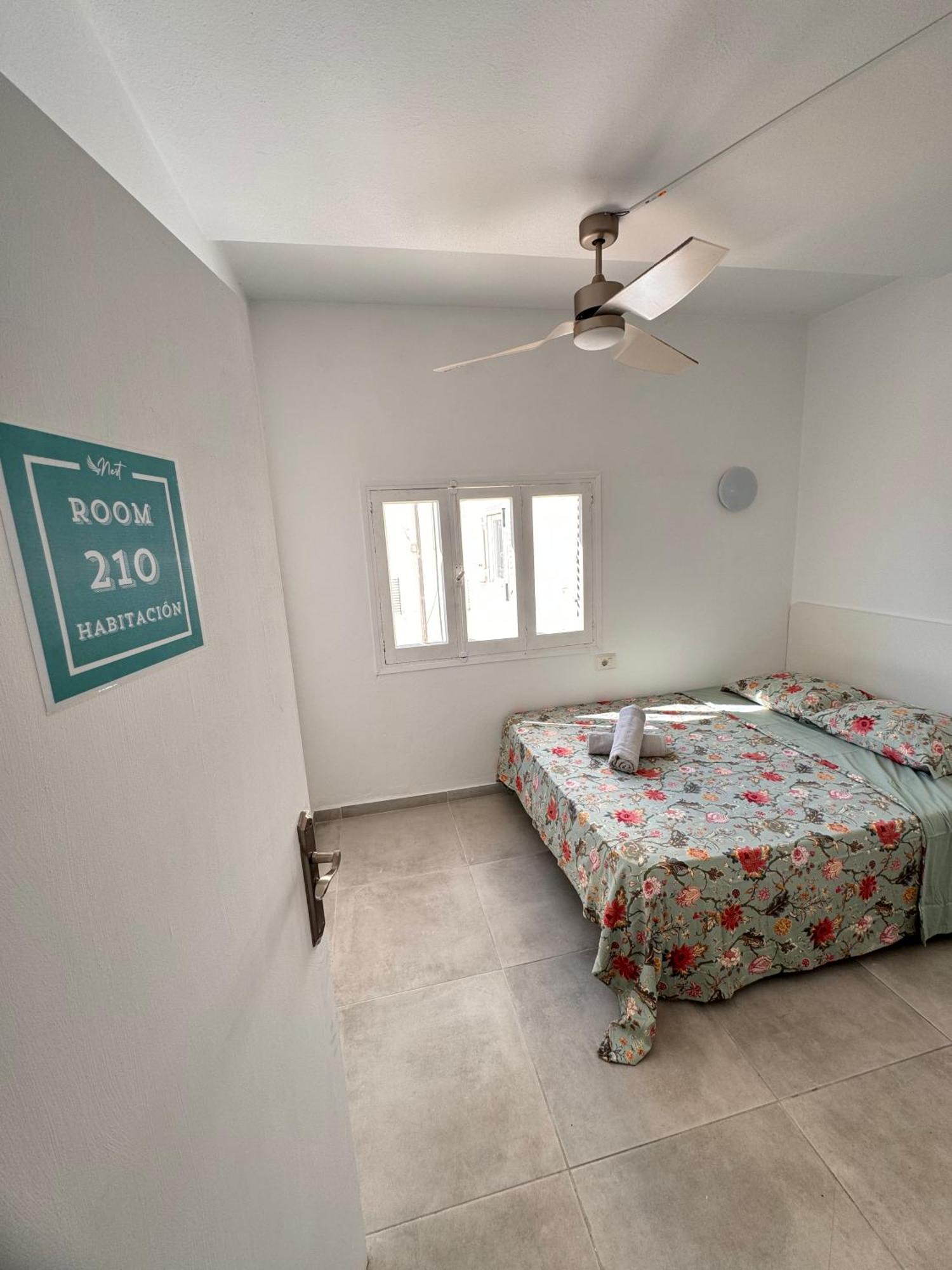 Hostal Cisne Hotel San Antonio  Ngoại thất bức ảnh