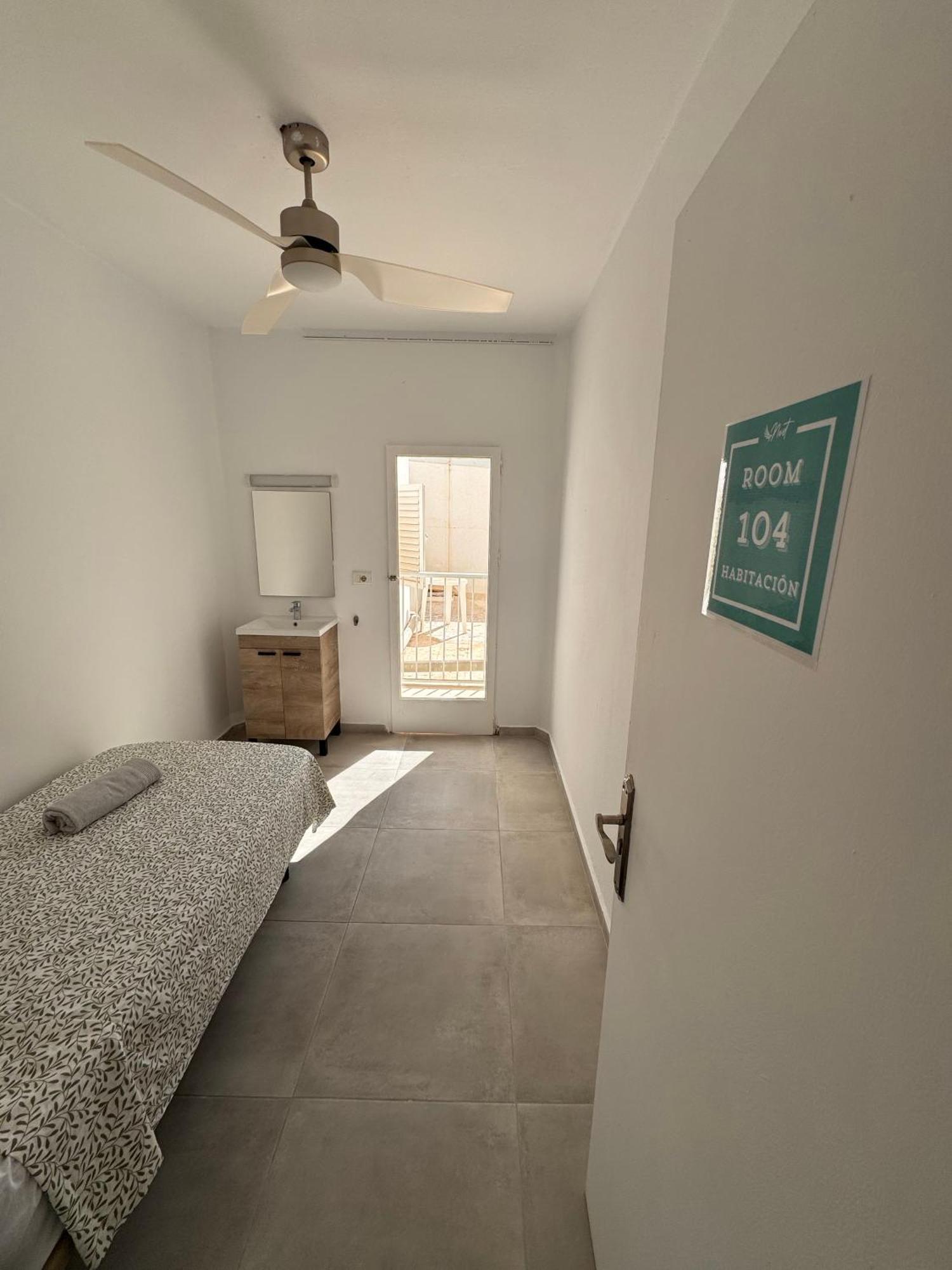Hostal Cisne Hotel San Antonio  Ngoại thất bức ảnh