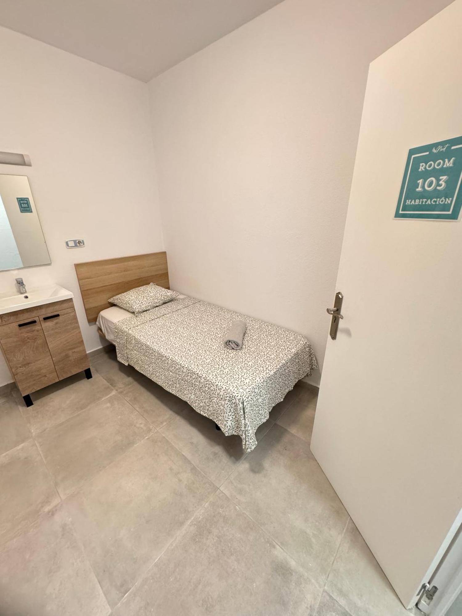 Hostal Cisne Hotel San Antonio  Ngoại thất bức ảnh